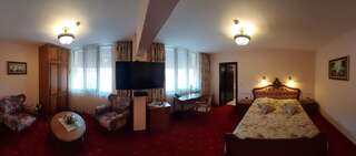 Отель Boutique Family Hotel VSK Kentavar Дряново Улучшенный номер с кроватью размера «queen-size»-1